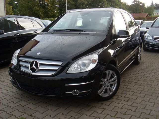 Schwarz Gebraucht 2010 Mercedes B200 Van / Kleinbus | 6.990 € (Fairer Preis) - Bild 1/4