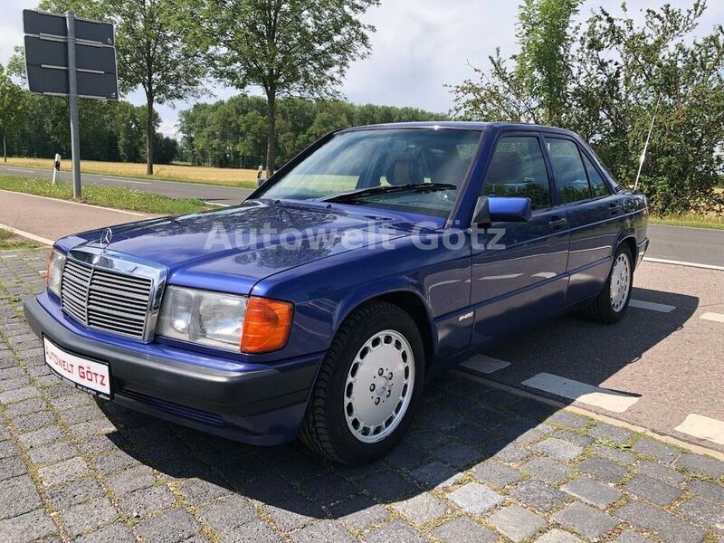 Blau Gebraucht 1992 Mercedes 190 Avantgarde Limousine | 24.980 € - Bild 1/4