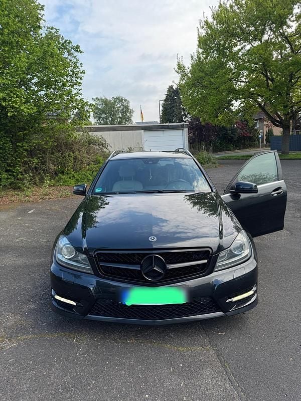 Grau Gebraucht 2011 Mercedes 250 AMG Kombi | 10.999 € (Teuer) - Bild 1/4