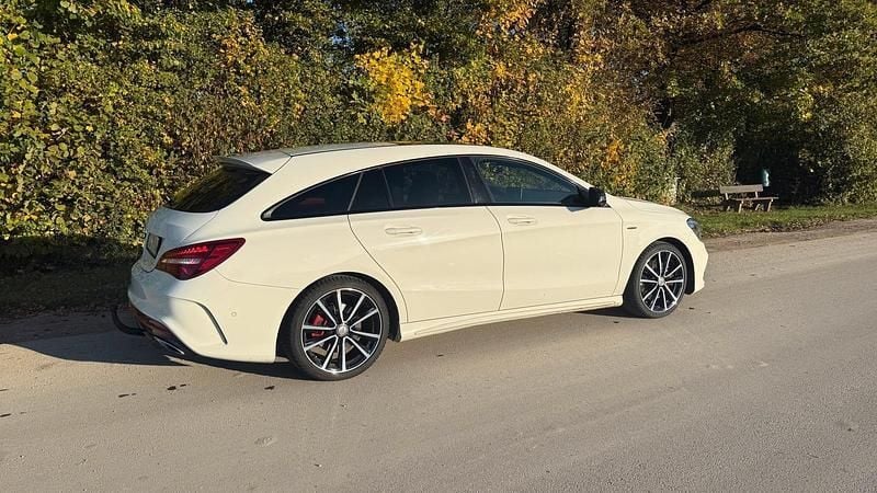 Weiß Gebraucht 2016 Mercedes CLA250 AMG Limousine | 22.999 € (Guter Preis) - Bild 1/4