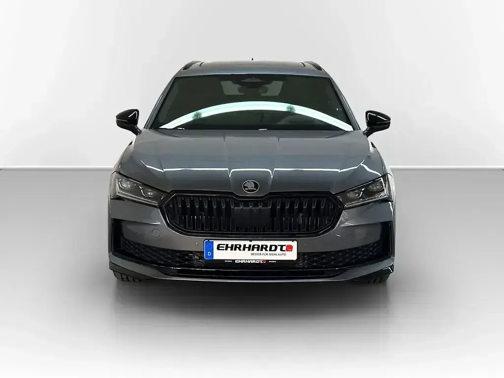 Neu Skoda Superb SportLine 142 PS (104 kW) 2026 Grau Kombi
