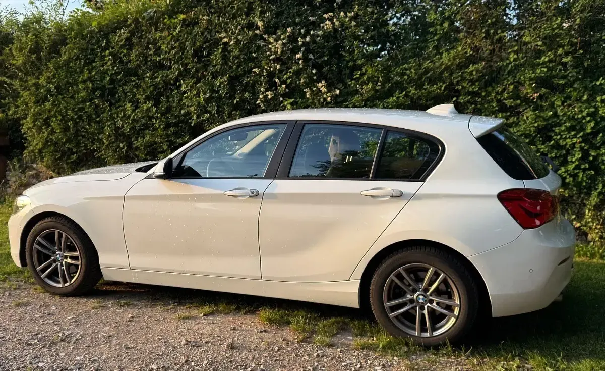 Gebraucht BMW 118 Advantage 136 PS (100 kW) 2016 Weiß Kleinwagen