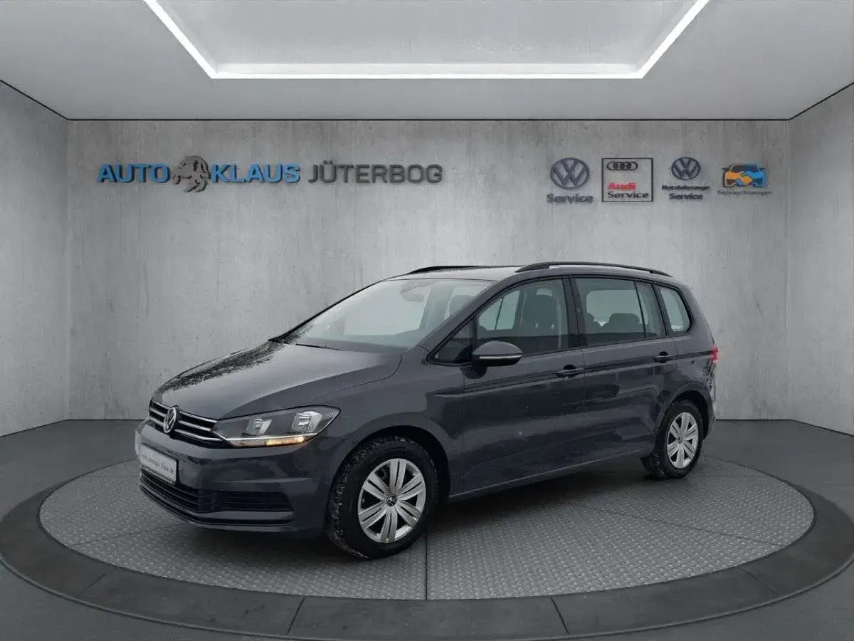 Gebraucht VW Touran Comfortline 150 PS (110 kW) 2022 Grau Van / Kleinbus