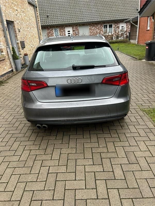 Gebraucht Audi A3 Comfort 140 PS (102 kW) 2014 Grau Limousine