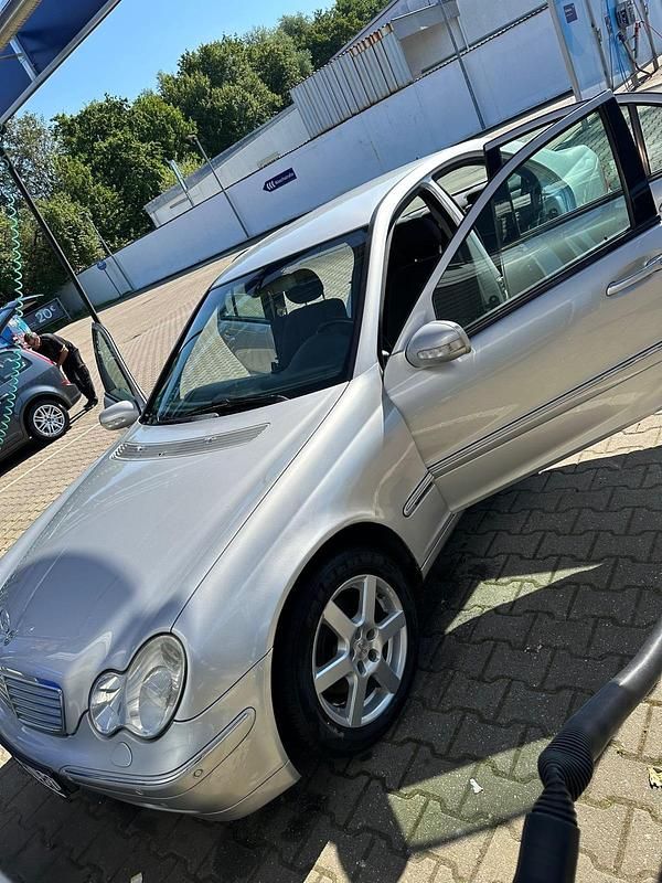Gebraucht Mercedes C220 170 PS (125 kW) 2002 Silber Limousine