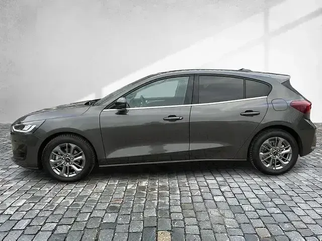 Usado Ford Focus Titanium 125 CV (91 kW) 2024 Gris Berlina