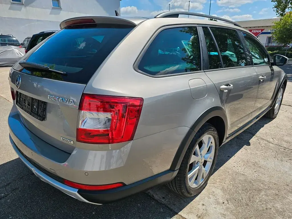 Gebraucht Skoda Octavia Scout 4x4 184 PS (135 kW) 2017 Beige Kombi