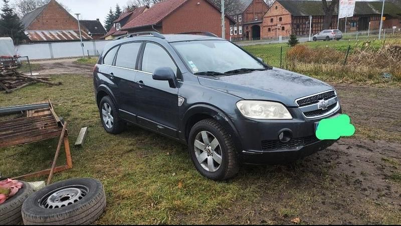 Grau Gebraucht 2007 Chevrolet Captiva LT SUV | 1.800 € (Superpreis) - Bild 1/4