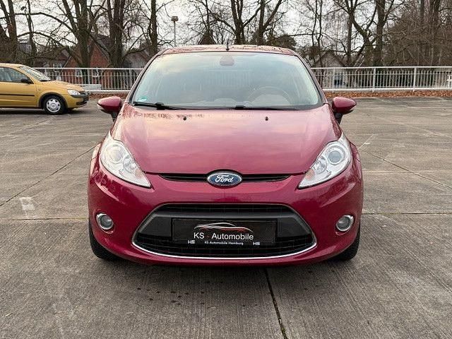 Gebraucht Ford Fiesta Titanium 82 PS (60 kW) 2010 Rot Kleinwagen