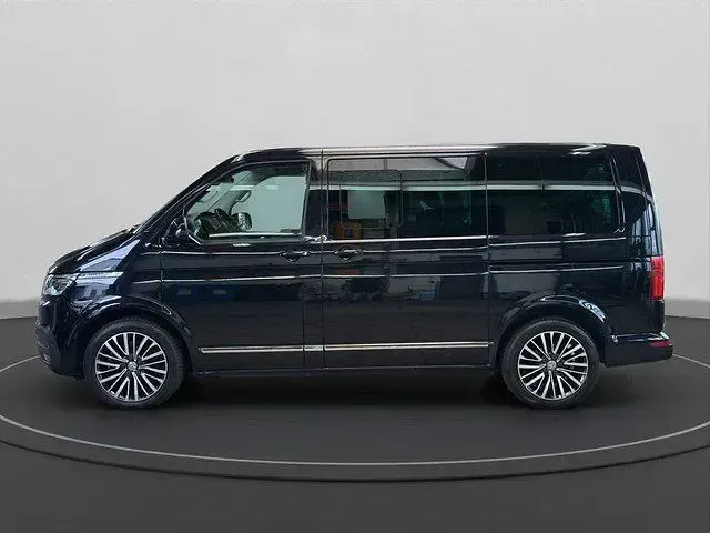 Gebraucht VW Multivan Highline 204 PS (150 kW) 2023 Deep black perleffekt Van / Kleinbus