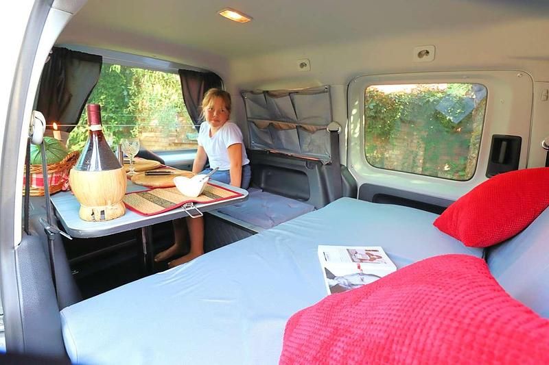 Gebraucht VW Caddy 86 PS (63 kW) 2011 Silber Van / Kleinbus