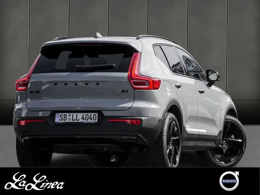 Gebraucht Volvo XC40 Plus 197 PS (144 kW) 2026 Grau SUV
