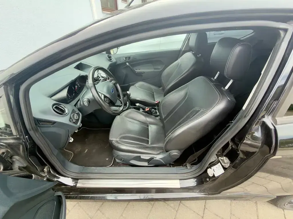 Gebraucht Ford Fiesta Titanium 95 PS (69 kW) 2012 Schwarz Kleinwagen