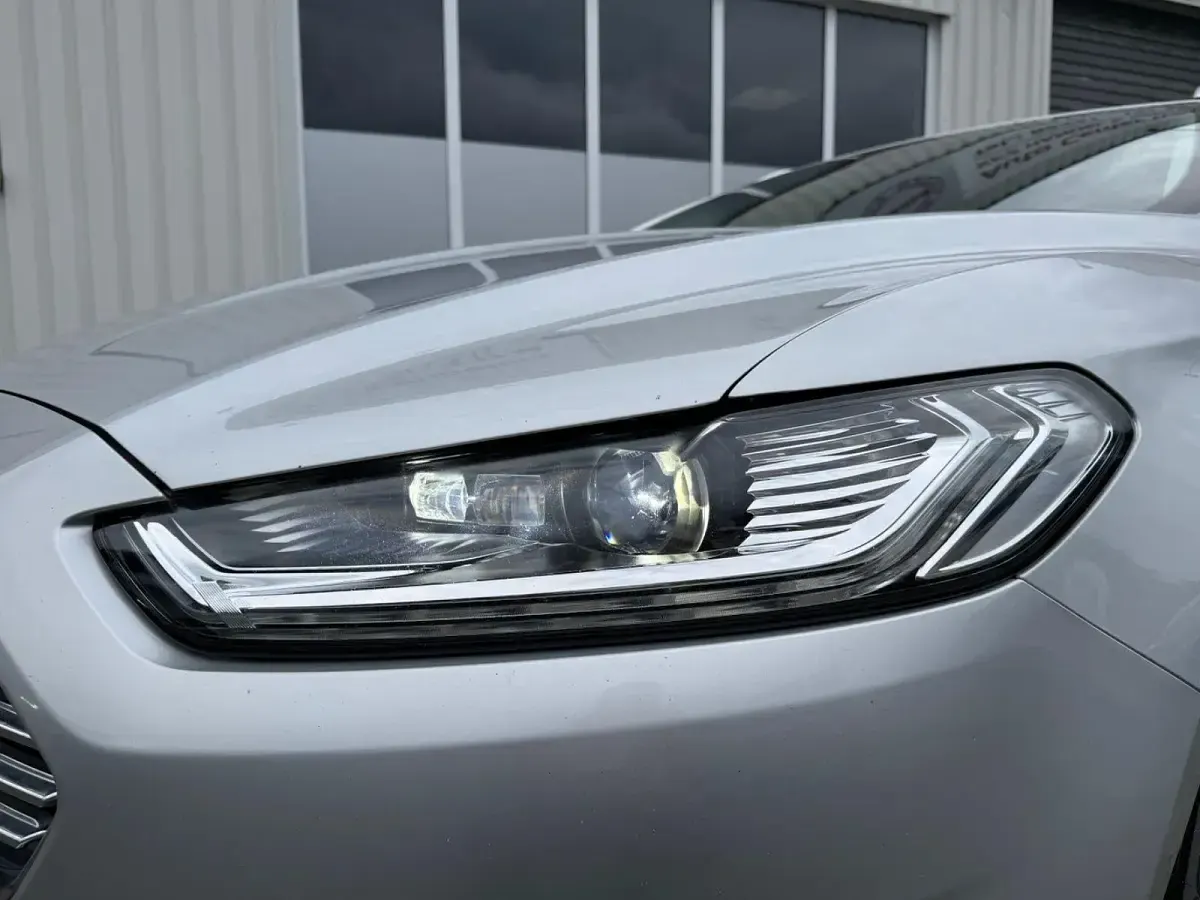 Gebraucht Ford Mondeo 179 PS (131 kW) 2015 Silber Kombi