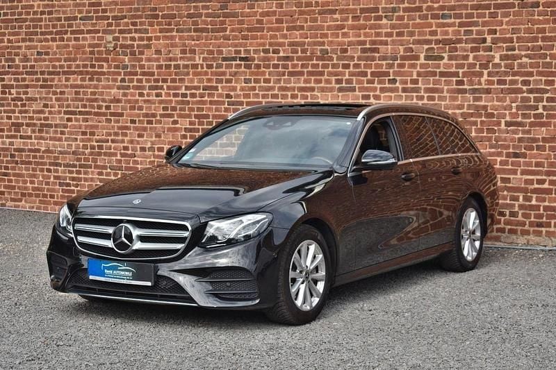 Schwarz Gebraucht 2017 Mercedes E220 AMG Limousine | 19.990 € (Guter Preis) - Bild 1/4