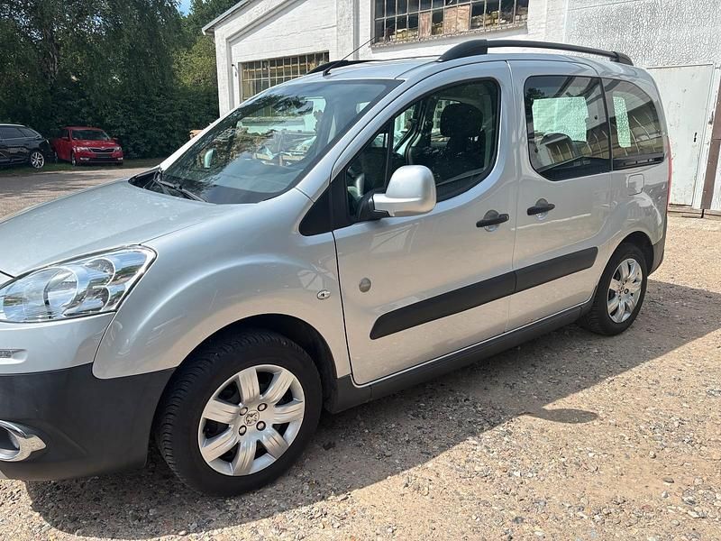 Silber Gebraucht 2012 Peugeot Partner Tepee Van / Kleinbus | 5.600 € - Bild 1/4