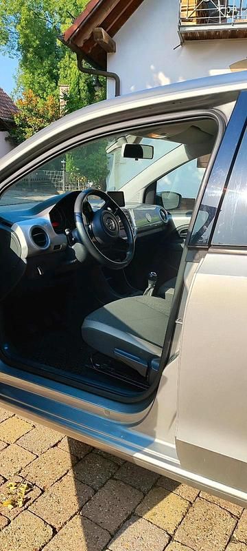 Silber Gebraucht 2014 VW up! Highline Kleinwagen | 5.500 € (Fairer Preis) - Bild 1/4