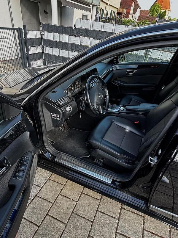 Gebraucht Mercedes E250 204 PS (150 kW) 2010 Schwarz Limousine