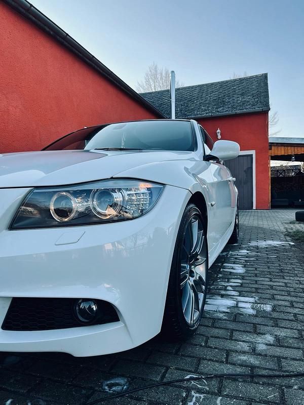 Weiß Gebraucht 2011 BMW 318 M Sport Kombi | 8.999 € (Teuer) - Bild 1/4