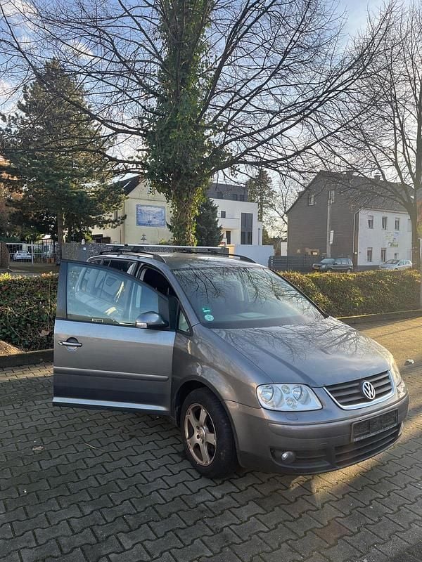 Grau Gebraucht 2004 VW Touran Van / Kleinbus | 800 € (Superpreis) - Bild 1/4
