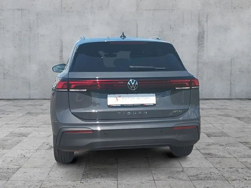 Neu VW Tiguan 150 PS (110 kW) 2026 Grau SUV