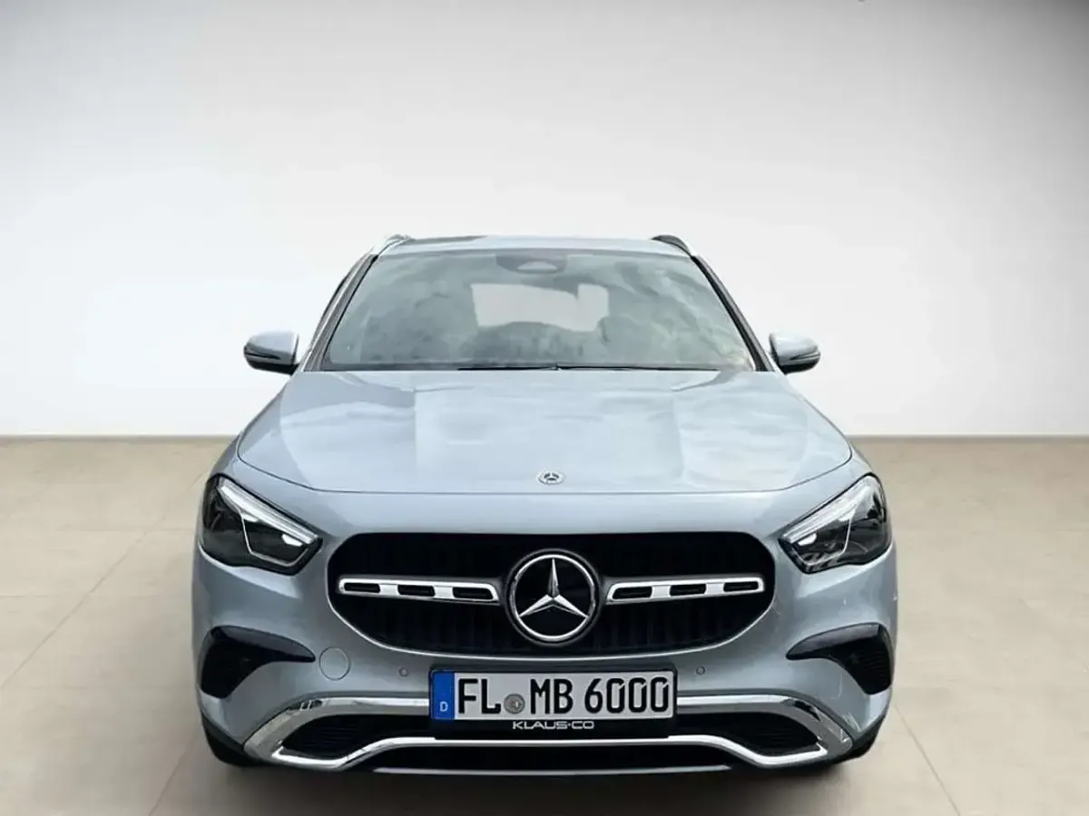 Gebraucht Mercedes GLA180 136 PS (100 kW) 2026 Metalliclack hightechsilber SUV