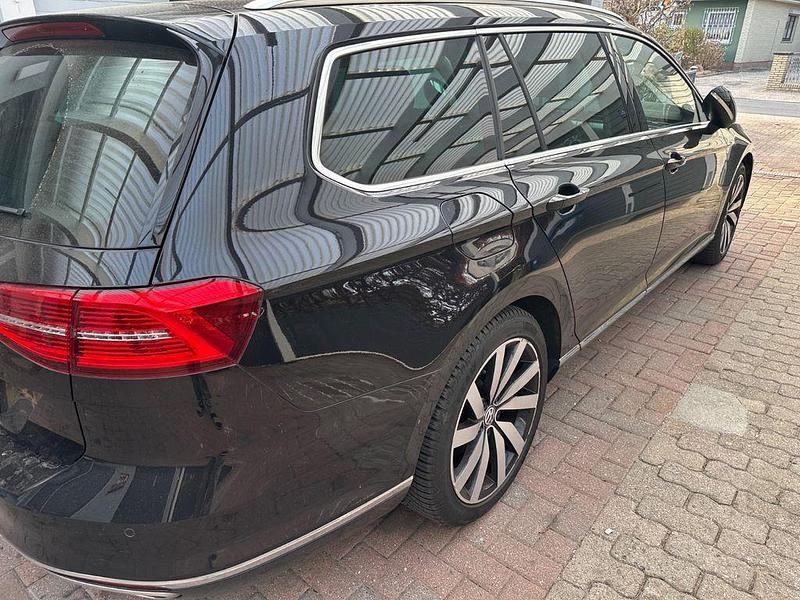 Gebraucht VW Passat Highline 220 PS (161 kW) 2018 Schwarz Kombi