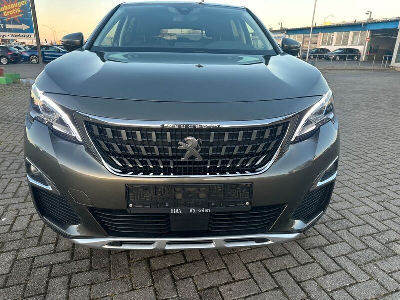 Grau Gebraucht 2020 Peugeot 3008 Allure Van / Kleinbus | 16.499 € (Guter Preis) - Bild 1/4
