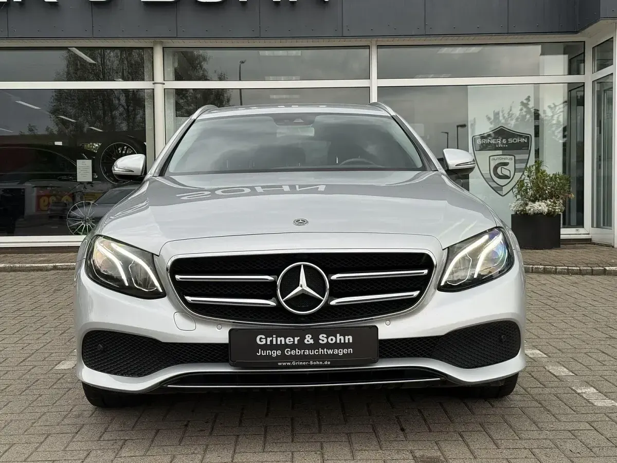 Second-hand Mercedes E220 Avantgarde 194 CP (142 kW) 2020 Argintiu Break