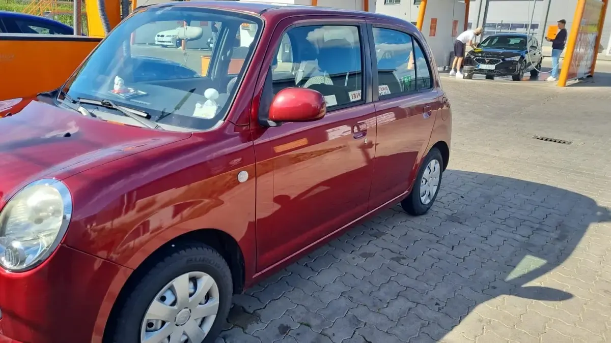 Gebraucht Daihatsu Trevis 58 PS (42 kW) 2006 Rot Kleinwagen