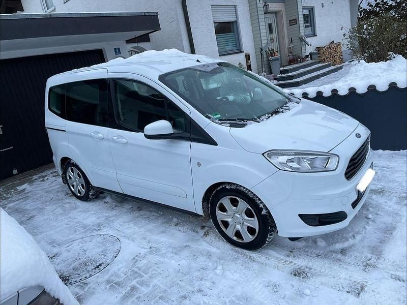 Gebraucht Ford Tourneo Courier Trend 101 PS (74 kW) 2016 Weiß Van / Kleinbus