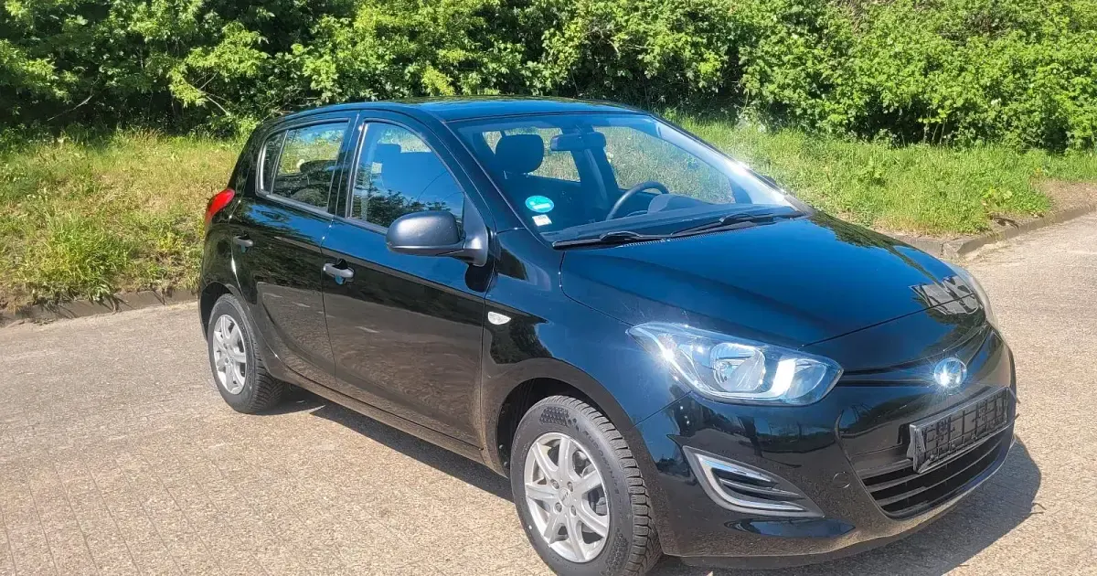Gebraucht Hyundai i20 Edition 75 PS (55 kW) 2014 Schwarz Kleinwagen