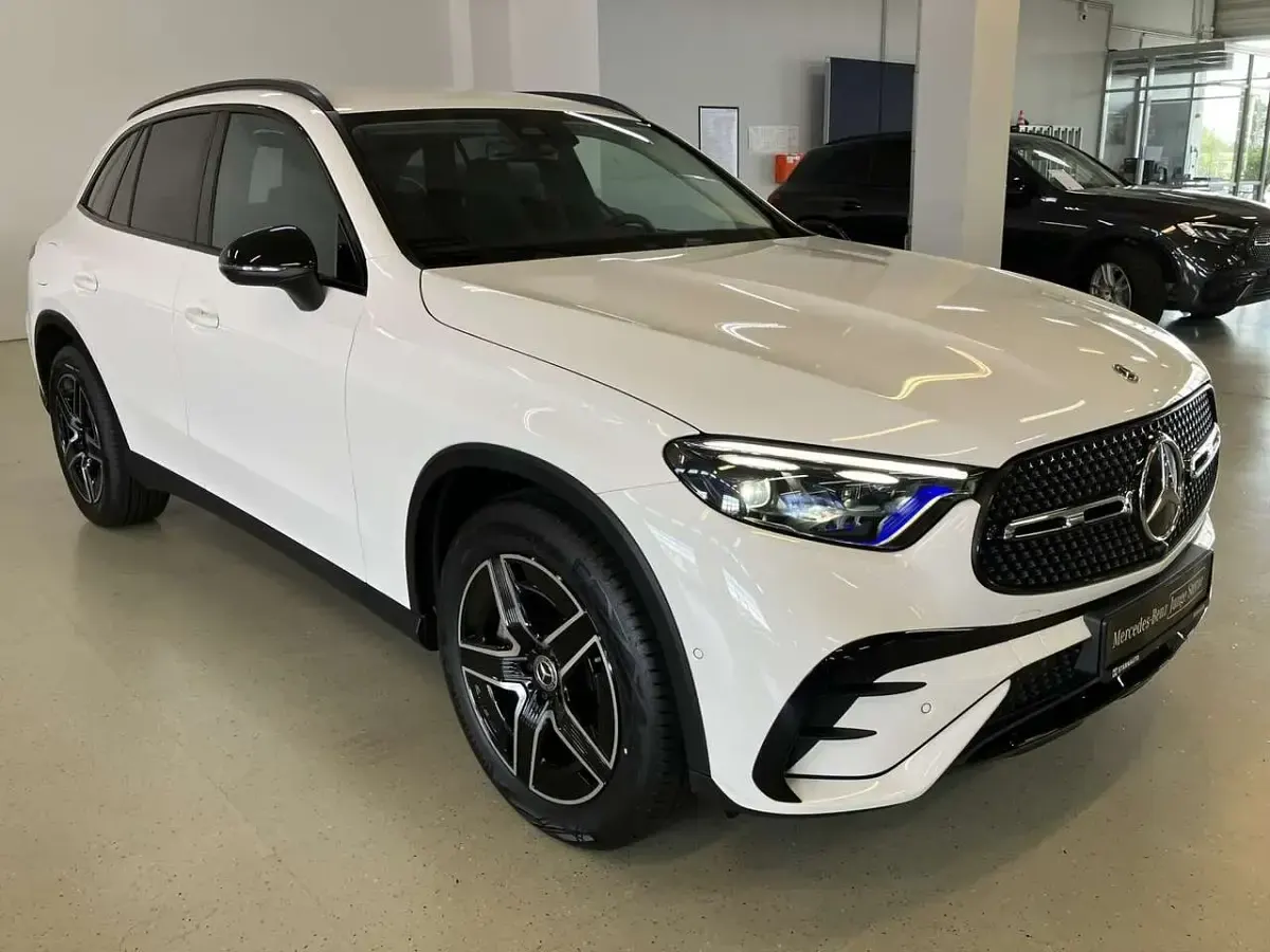 Gebraucht Mercedes GLC220 AMG 197 PS (144 kW) 2025 Unilack polarweiß SUV