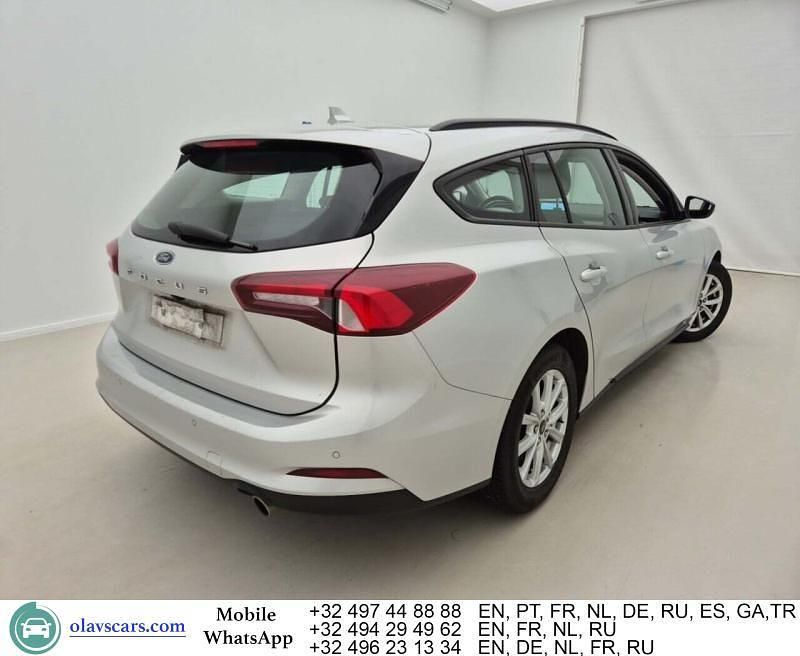 Gebraucht Ford Focus 120 PS (88 kW) 2022 Silber Limousine