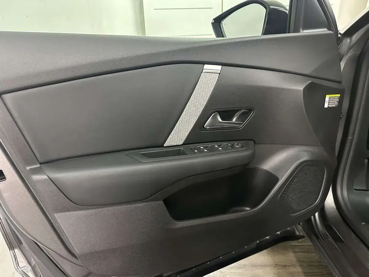 Gebraucht Citroën C4 131 PS (96 kW) 2024 Platinum grau metallic SUV
