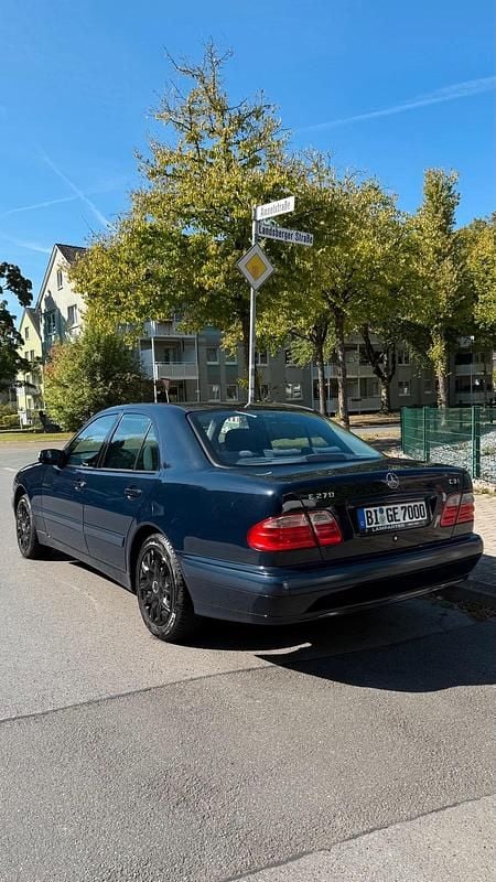 Gebraucht 2001 Mercedes E270 Limousine | 5.100 € (Fairer Preis) - Bild 1/4