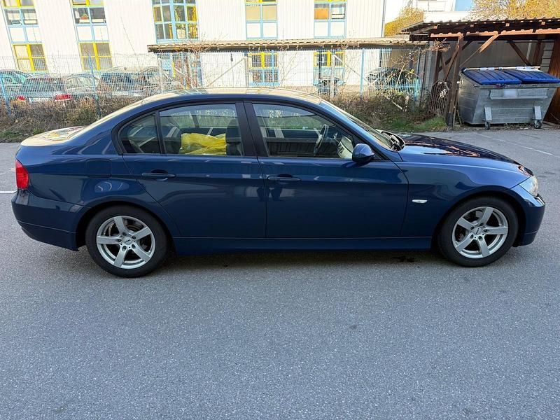 Gebraucht BMW 320 150 PS (110 kW) 2006 Blau Limousine