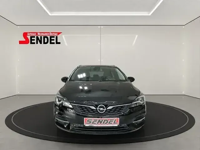 Usado Opel Astra Elegance 146 CV (107 kW) 2020 Negro Familiar