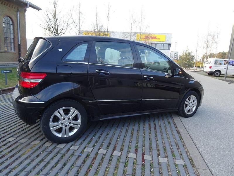 Gebraucht Mercedes B200 136 PS (100 kW) 2005 Schwarz Van / Kleinbus