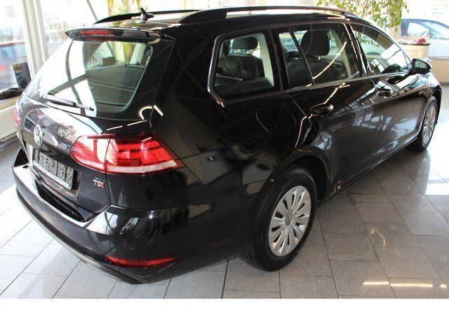 Gebraucht VW Golf VII 116 PS (85 kW) 2018 Schwarz metallic Kombi