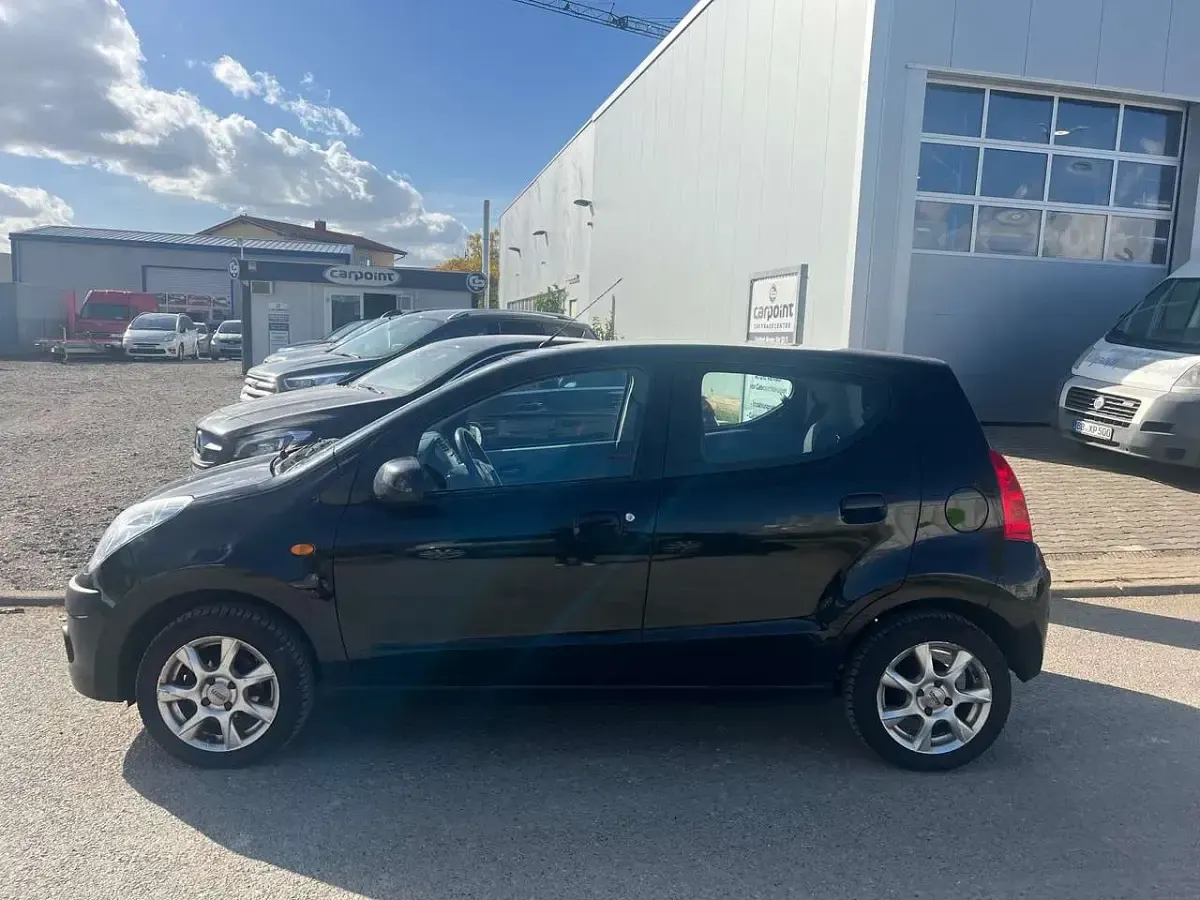 Gebraucht Nissan Pixo 68 PS (50 kW) 2009 Blackmetallic Kleinwagen