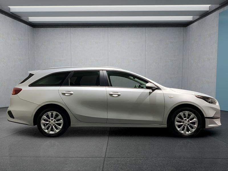 Gebraucht Kia Ceed 101 PS (74 kW) 2023 Silber Kleinwagen