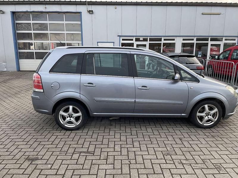 Gebraucht Opel Zafira Edition 94 PS (69 kW) 2007 Silber Van / Kleinbus