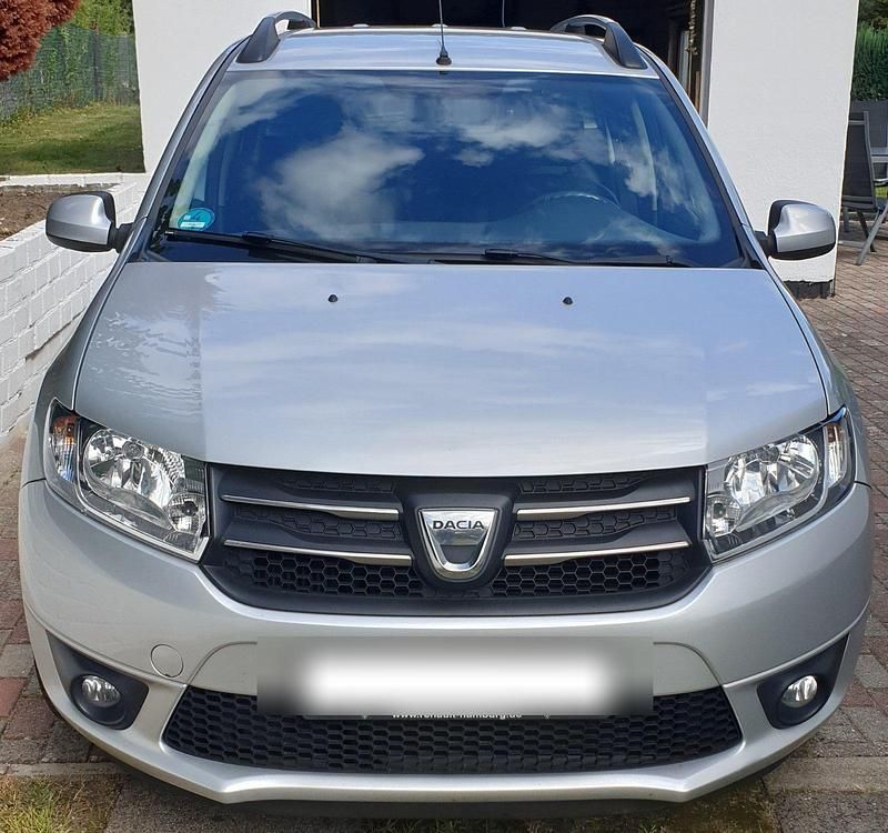 Grau Gebraucht 2015 Dacia Logan MCV Kombi | 4.777 € (Fairer Preis) - Bild 1/4