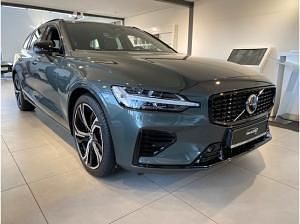 Neu Volvo V60 Plus 350 PS (257 kW) 2026 Grün (forest lake) Kombi