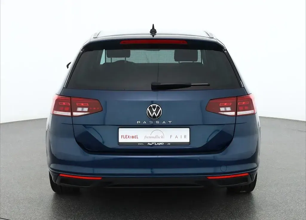 Gebraucht VW Passat 200 PS (147 kW) 2022 Blau Kombi