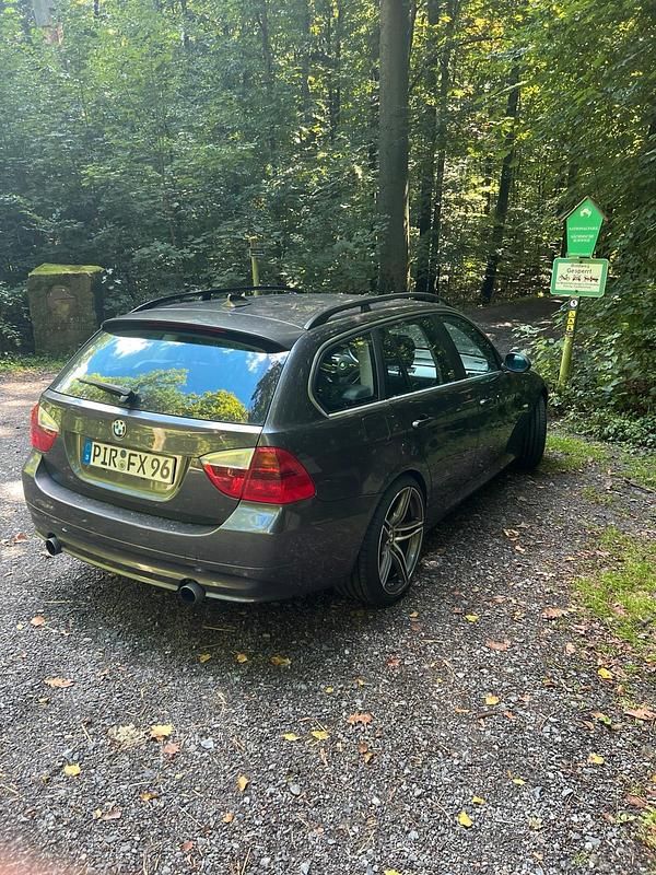 Grau Gebraucht 2007 BMW 335 Kombi | 10.999 € (Guter Preis) - Bild 1/4