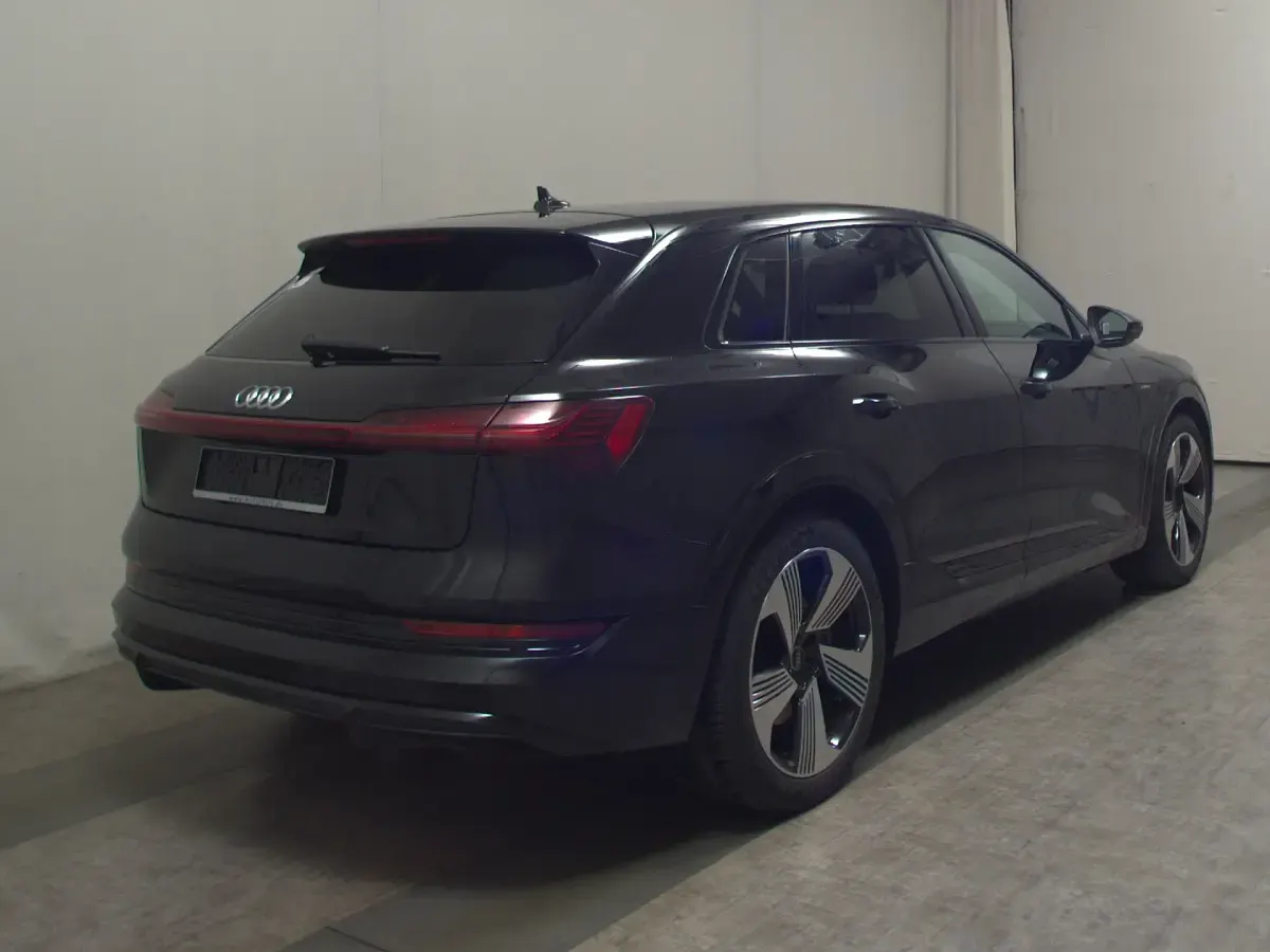 Gebraucht Audi e-tron S-Line 300 kW (408 PS) 2021 Schwarz SUV