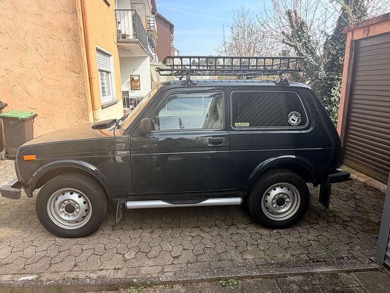 Gebraucht Lada niva 83 PS (61 kW) 2017 Grün SUV