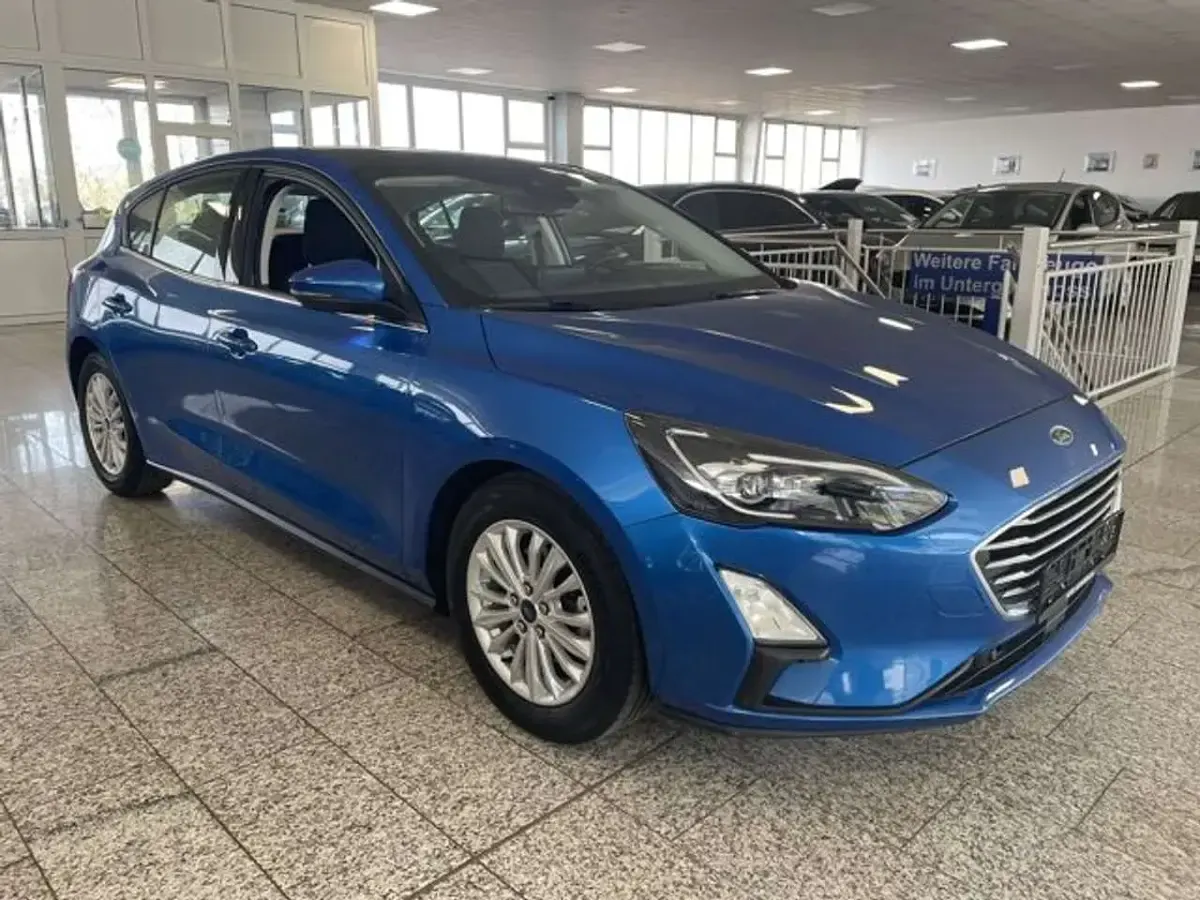 Gebraucht Ford Focus Titanium 125 PS (91 kW) 2020 Blau, metallic Limousine